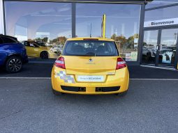 Renault Mégane 2 rs F1 Team R26 complet